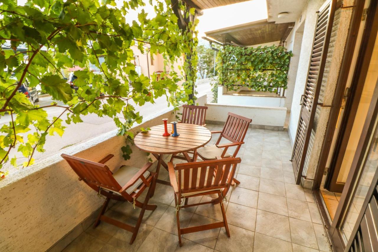 Apartments Vladan With Terrace Baška Extérieur photo