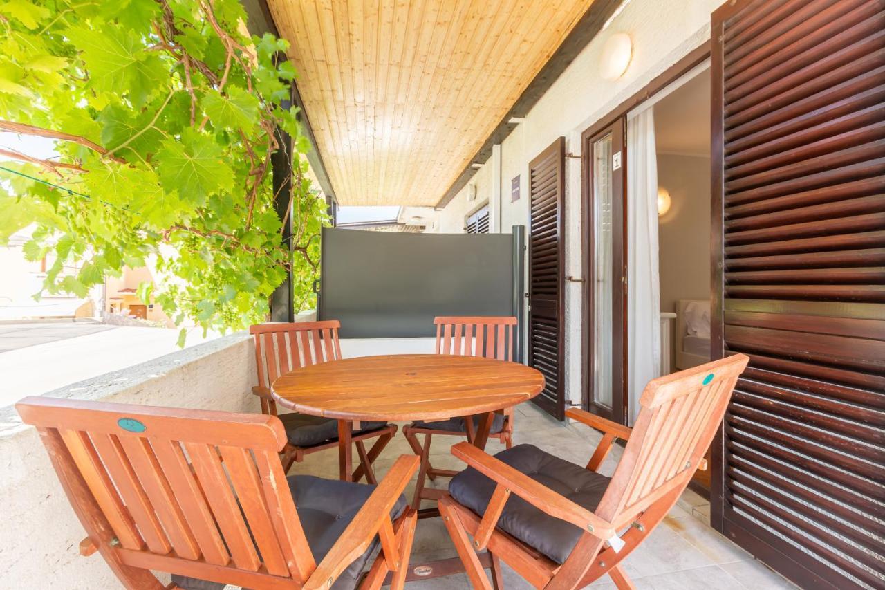 Apartments Vladan With Terrace Baška Extérieur photo